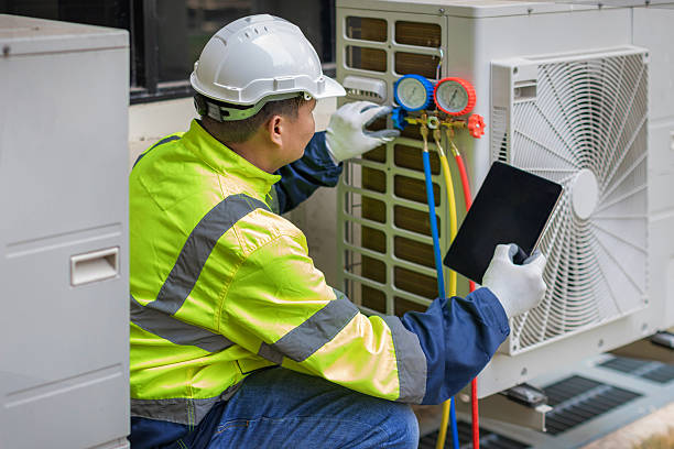 Professional Hvac Installation technician working in Chicago Park, CA
